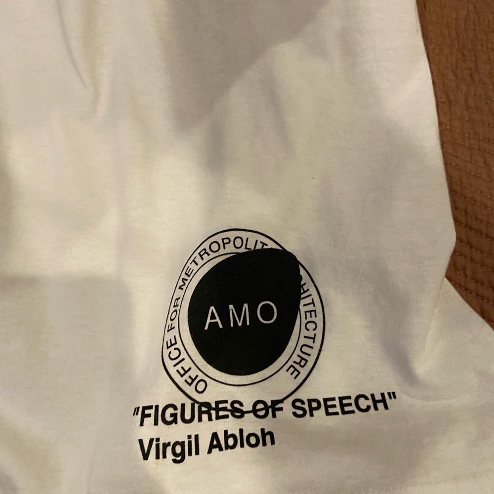 Very rare off white/Pyrex collab over 200 retail - Picture 2 of 5